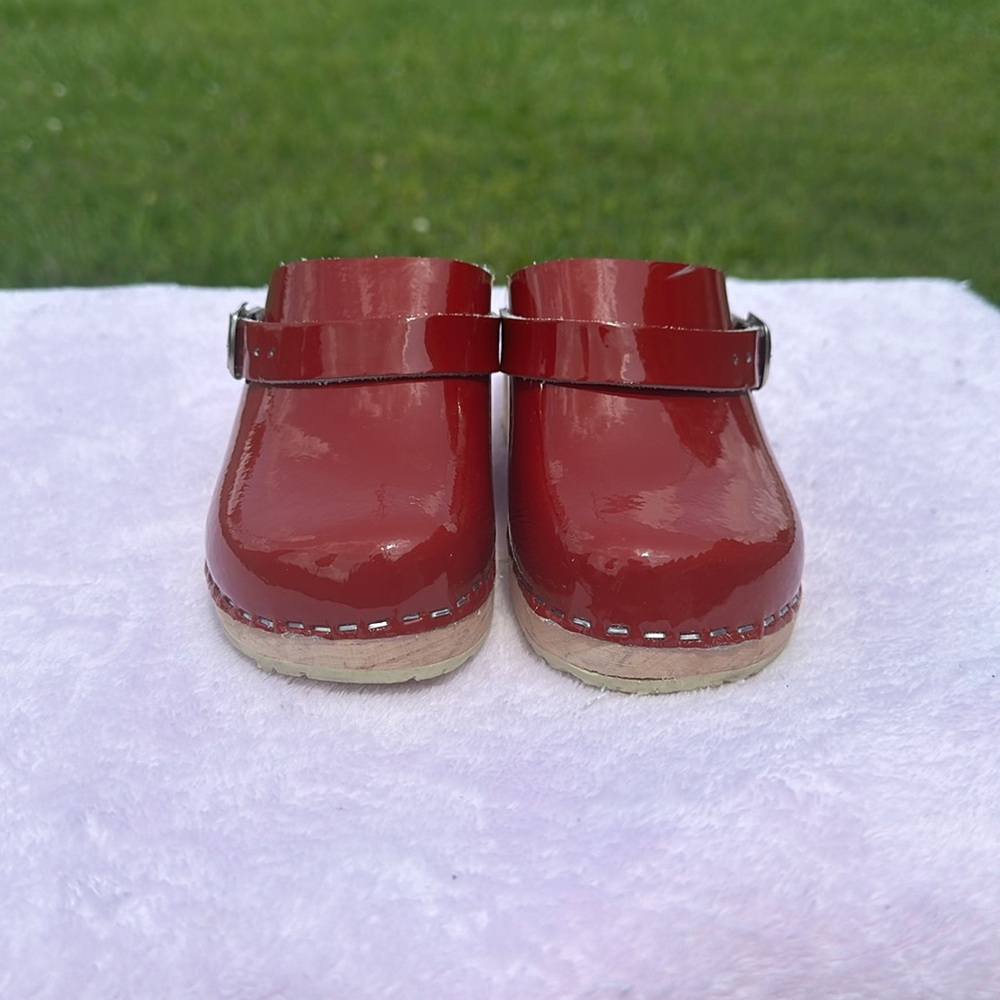 Lotta’s Girls Clogs